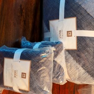 Pottery Barn Teen Full with 2  Shams